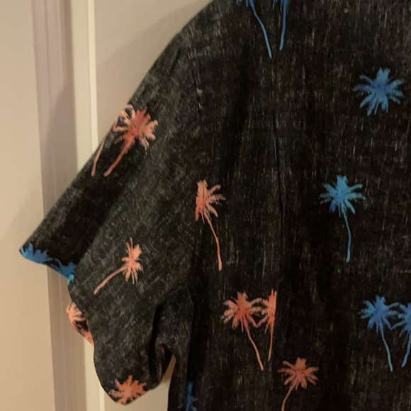 Men’s large button-down Hawaiian shirt black and gray - Picture 8 of 8